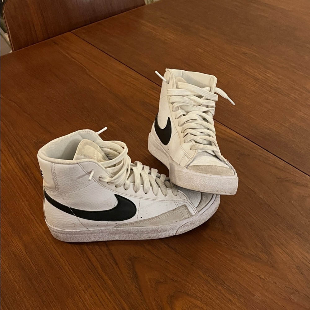 Nike High-Top Sneakers in white and black classic